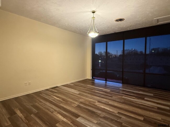 Foto del edificio - 110 E Mission Ave