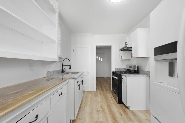 Foto del edificio - *WOW! 1 MONTH FREE RENT IF SIGNED BY 3/27/...