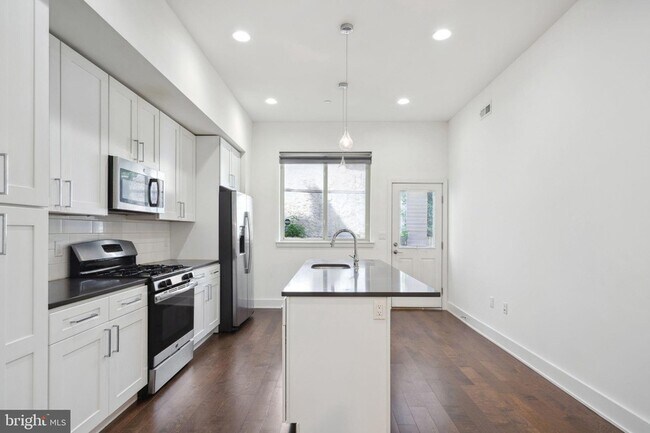 Building Photo - 1352 S Bouvier St