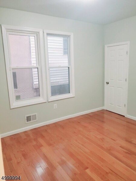 Foto del edificio - 379 Hawthorne Ave