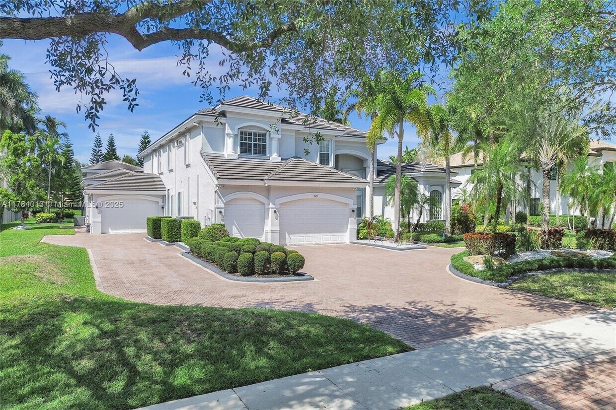 Foto principal - 10457 Laurel Rd