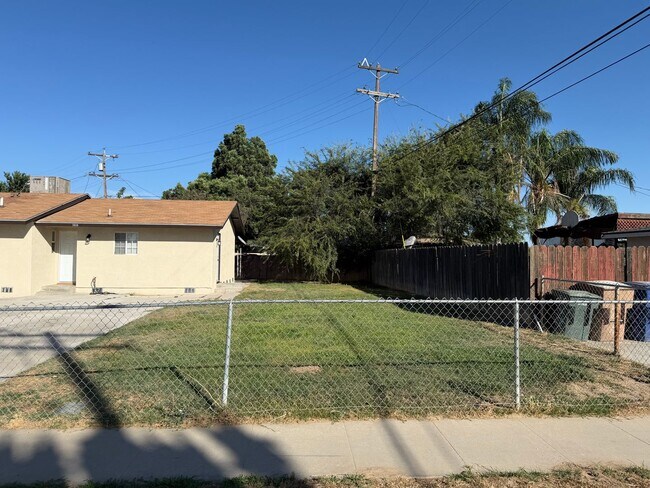 Building Photo - One of the Best Deals in SW Bakersfield on this Gorgeous Home