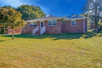 Building Photo - 2877 Whispering Hills Dr