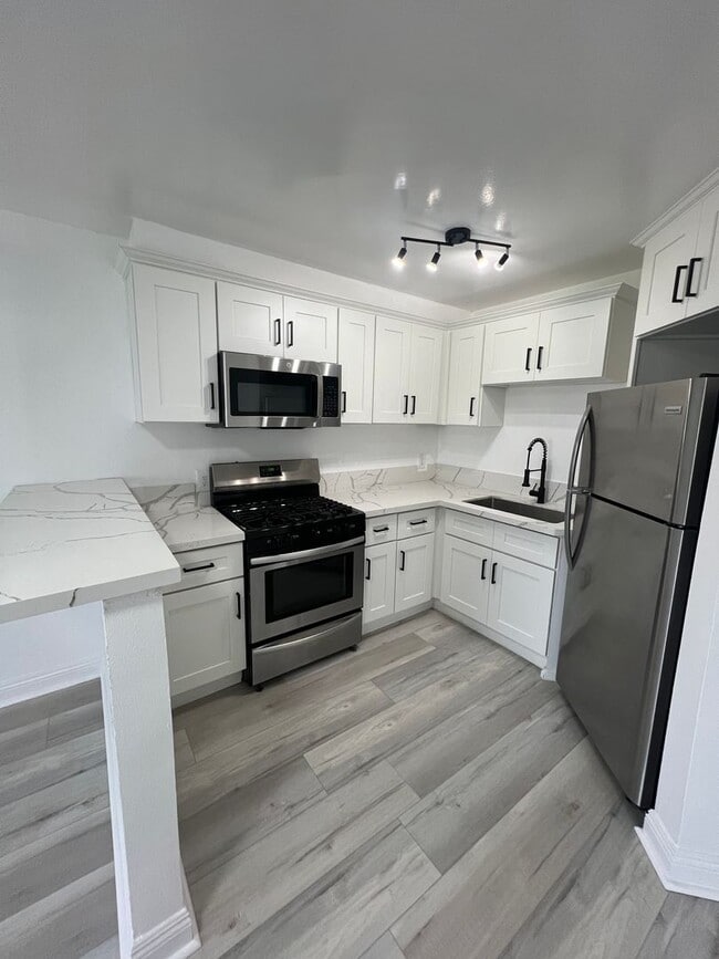 Interior Photo - Villa Regency Apartments