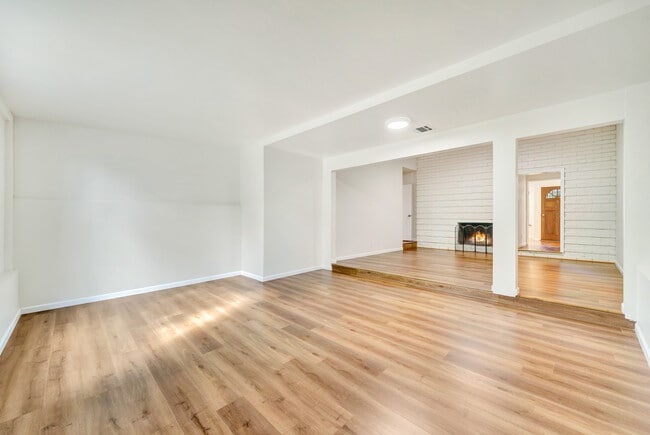 Building Photo - 5825 Fulton Ave