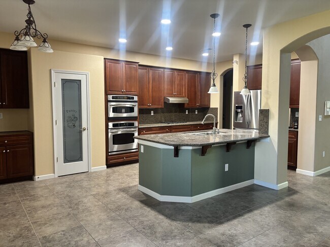 Foto del edificio - 1527 Horizon Ln