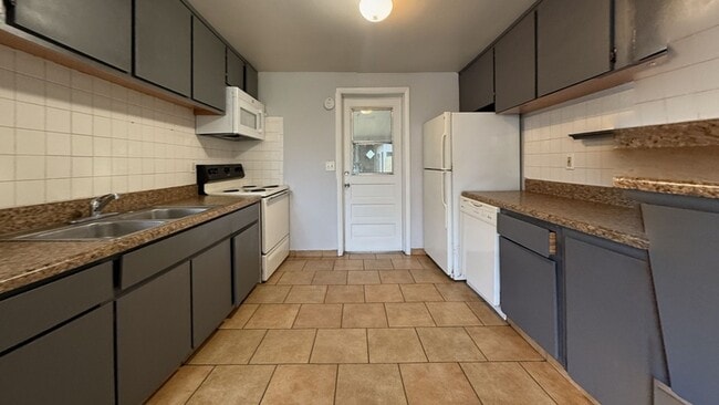Building Photo - 2611 41st Ave N