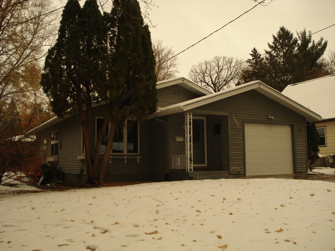 1222 Pine St W, Stillwater, MN 55082 House Rental in Stillwater, MN
