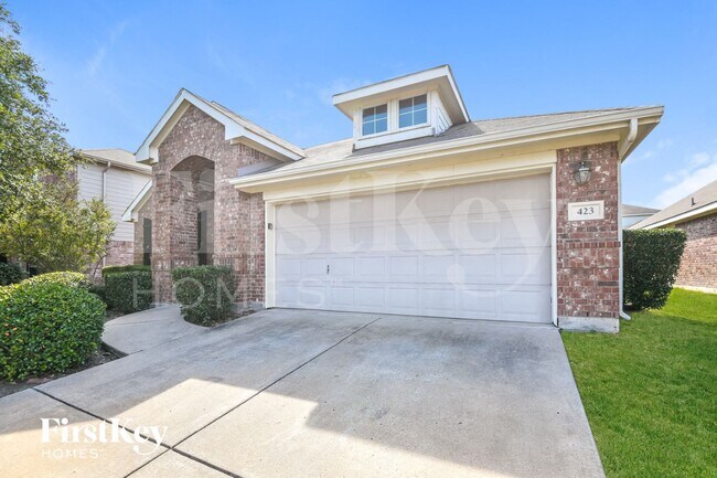 Building Photo - 423 Hackberry Dr