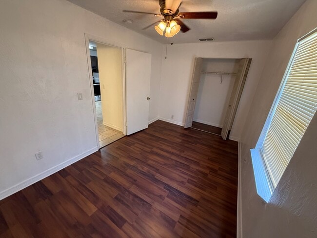 Foto del edificio - 1585 Sunset Ln
