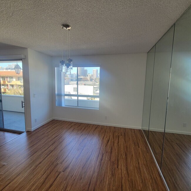 Foto del edificio - 2 BEDROOM CONDO UNIT IN THE WEST LA AREA 646 481 4404
