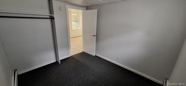 Building Photo - 598 N Quaker Ln