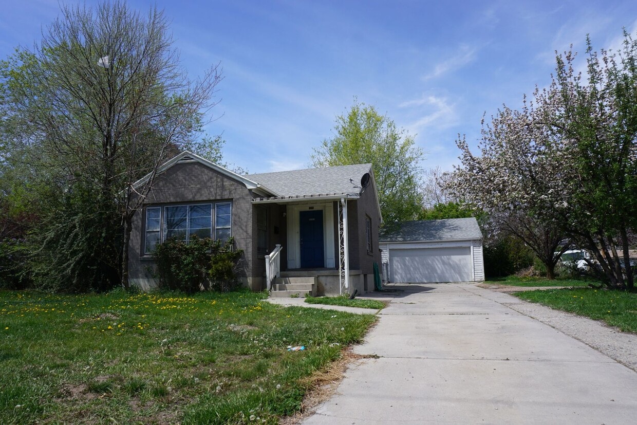 Primary Photo - Upgraded 4 Bed 2 Bath Midvale Home