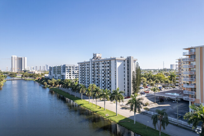 Building Photo - Inland Towers