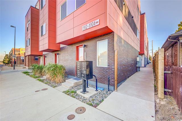 Building Photo - 1914 W 38th Ave