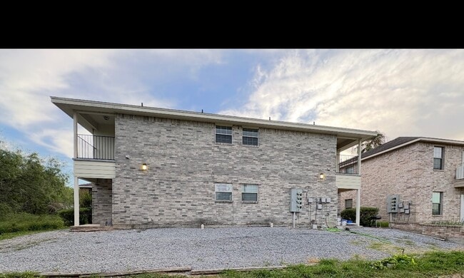 Building Photo - 1521 Oasis Dr