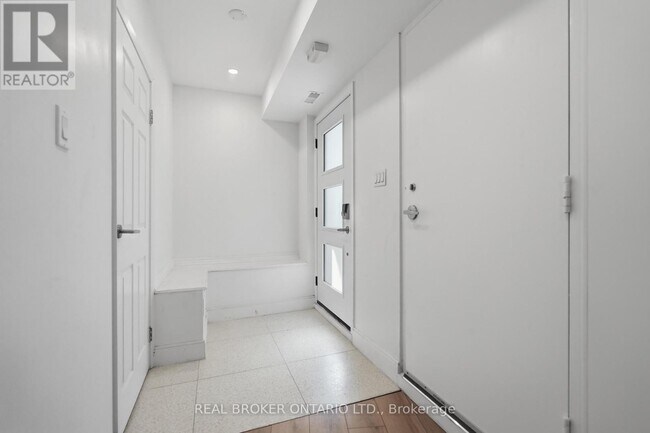 Photo du bâtiment - 1498 Paddington Ct
