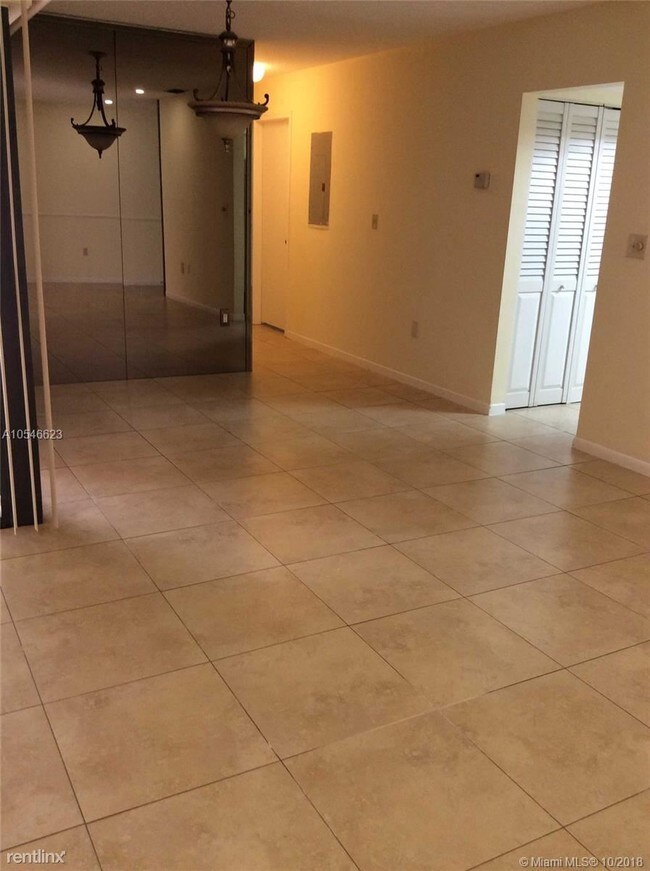 Foto del edificio - 3 br, 2 bath  - 11820 SW 80th St Apt 320
