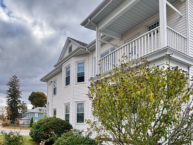 Building Photo - 94 Columbia Park