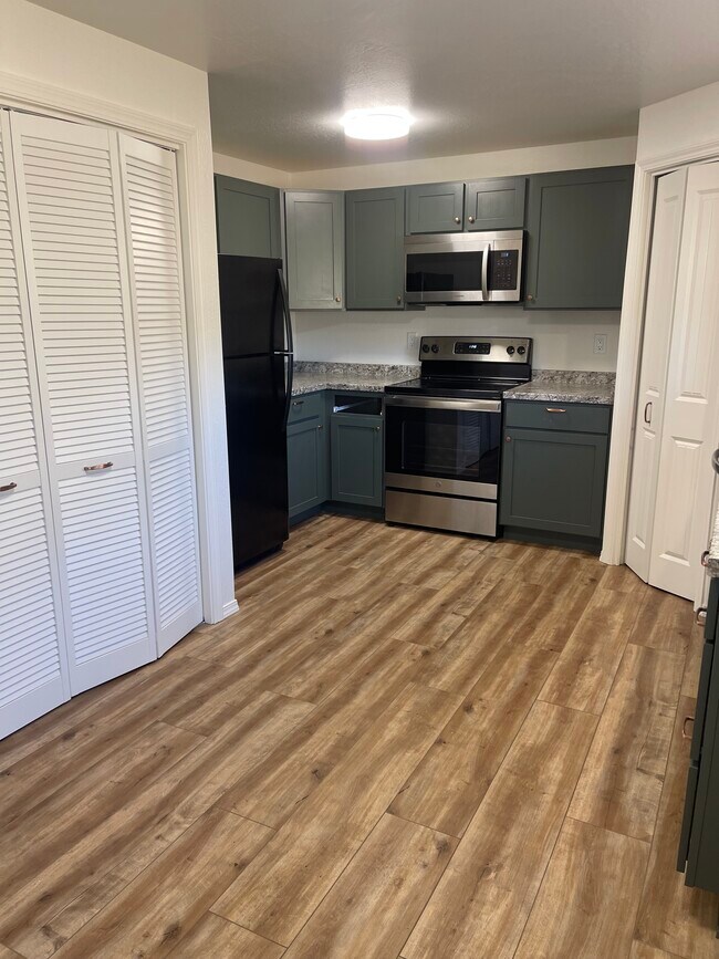 307 Lithia Ave Unit 307 Lithia Ave Talent OR, Talent, OR 97540