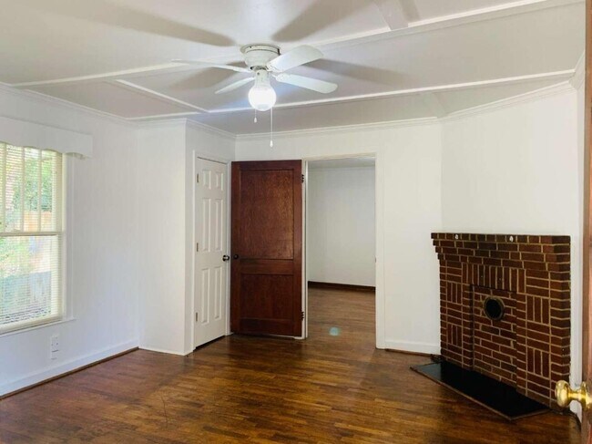 Building Photo - 122 Mandeville Ave