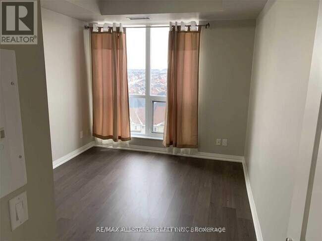 Photo du bâtiment - 9500 Markham Rd