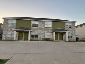 Building Photo - 3207 Hereford Ln