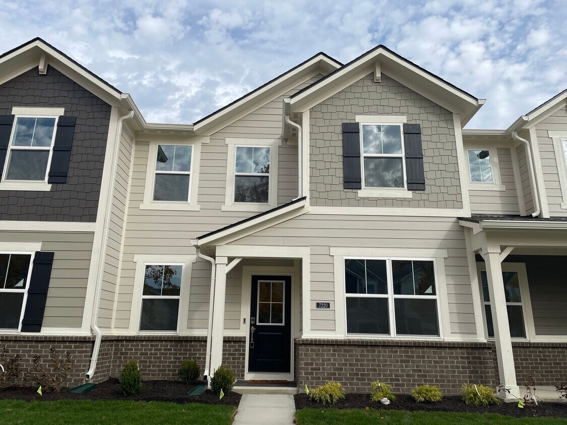 7220 Governors Row, Avon, IN 46123 Townhome Rentals in Avon IN