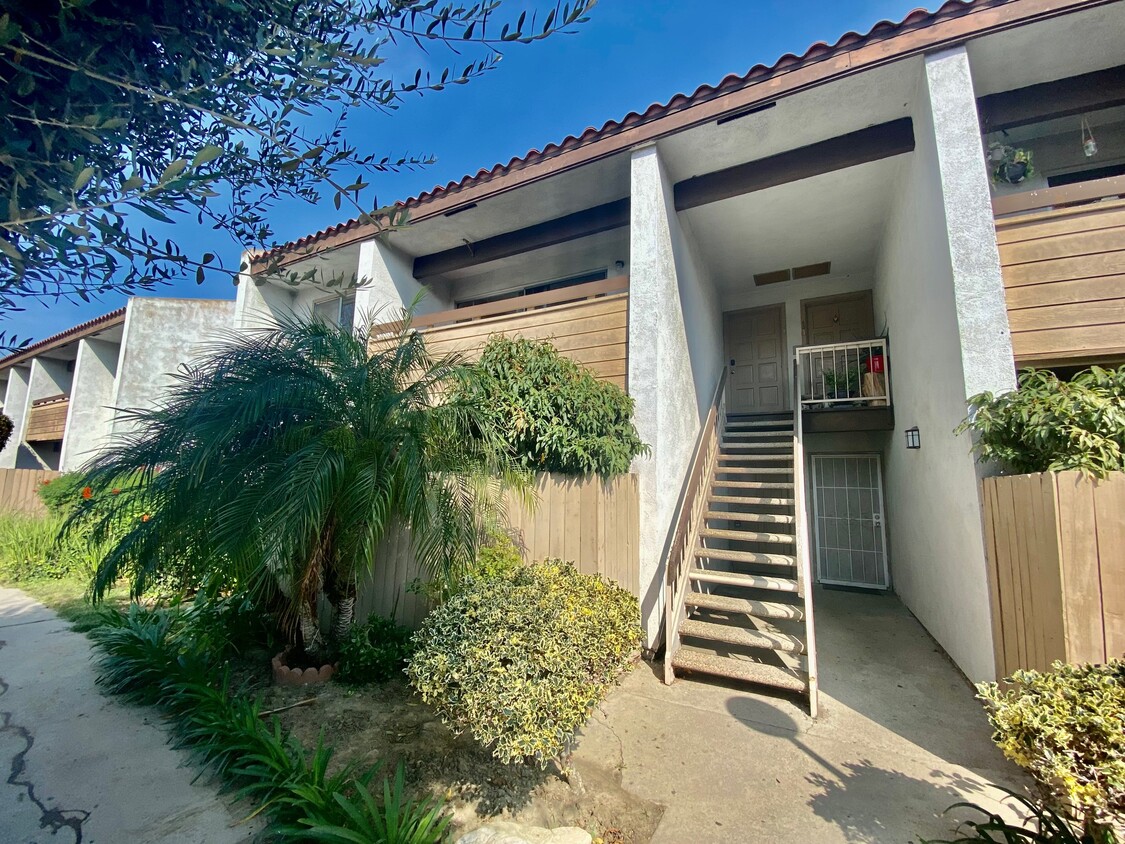 Primary Photo - 2521 W Sunflower Ave
