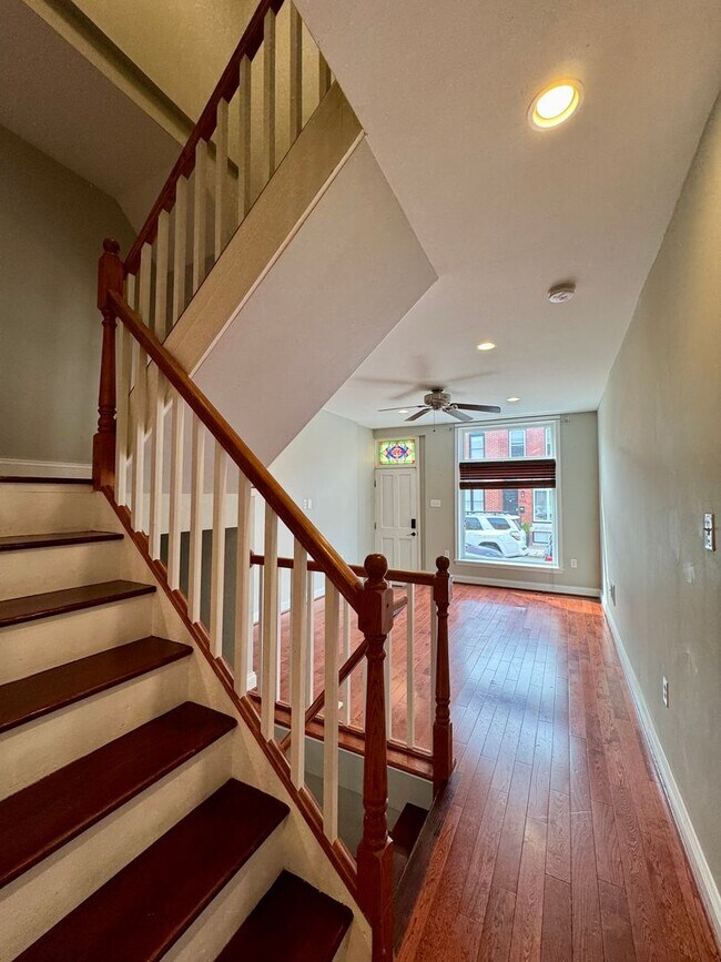 Foto del edificio - Charming 3 Bedroom/3 Bathroom in Highlandtown, Baltimore!