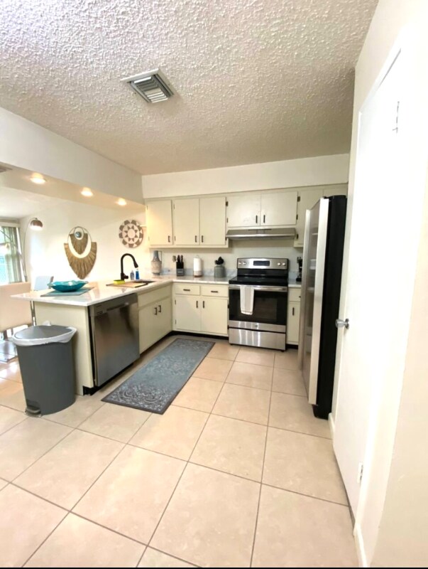Foto del edificio - 1641-1643 NE 55th St