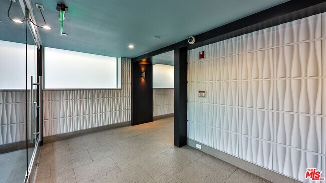 Foto del edificio - 5143 White Oak Ave