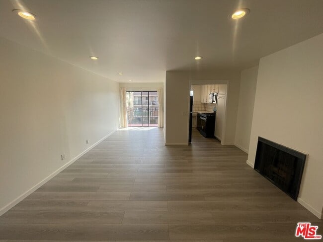 Building Photo - 1337 N Sierra Bonita Ave