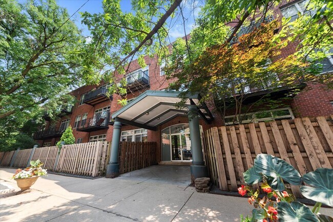 Foto del edificio - 2333 W Saint Paul Ave