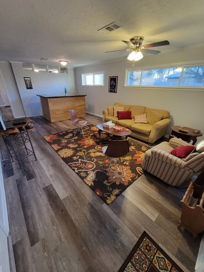 Foto del edificio - Bryan - 3 bed/ 2 bath / 2 car garage house with fenced back yard, near Texas A&M