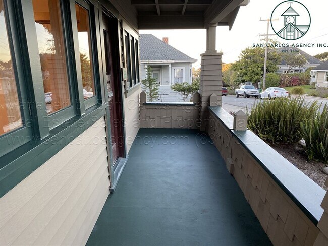 Building Photo - Craftsman-Style Downtown Pacific Grove Home