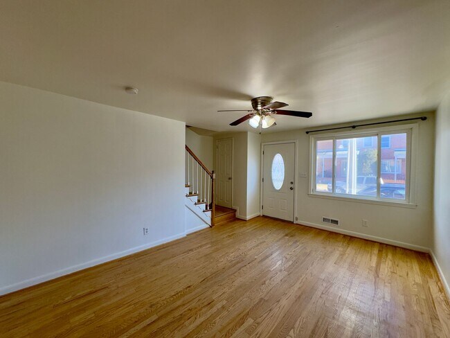 Foto del edificio - Charming 2 Bedroom/2 Bathroom Townhome in Greektown, MD!