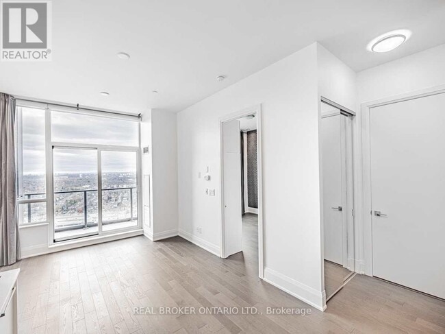 Building Photo - 36 Park Lawn Rd