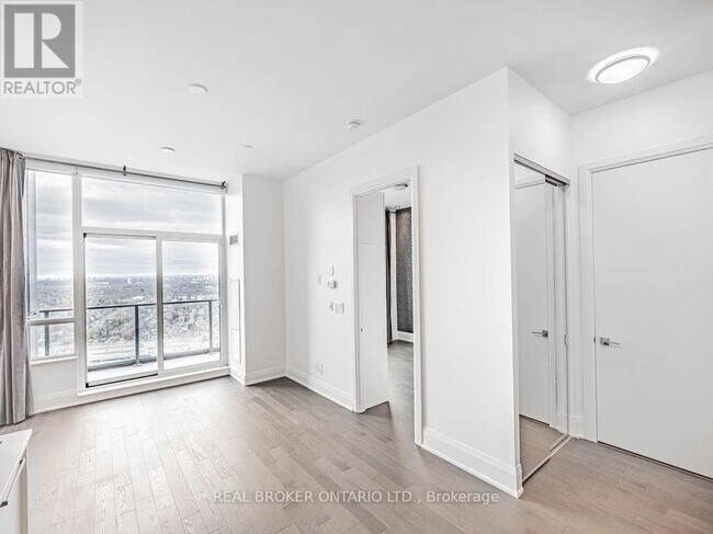 Photo du bâtiment - 36 Park Lawn Rd