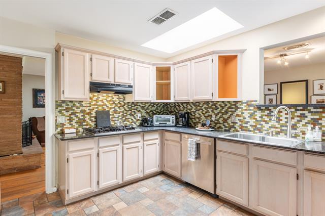 Foto del edificio - 6803 Blessing Dr