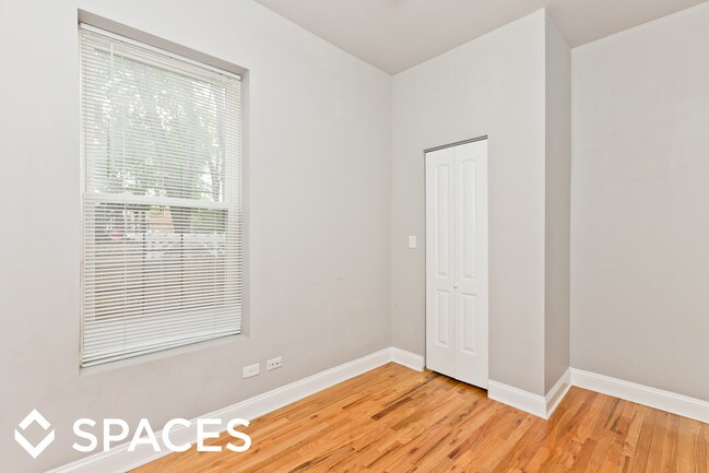 Foto del edificio - 2439 W Hirsch St