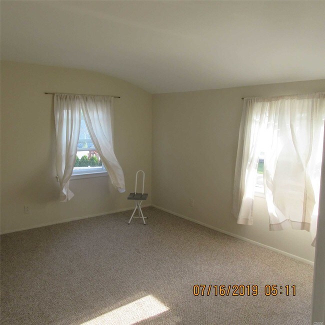 Building Photo - 341 Hillcrest Dr