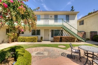 Building Photo - 5085 N Roosevelt Ave