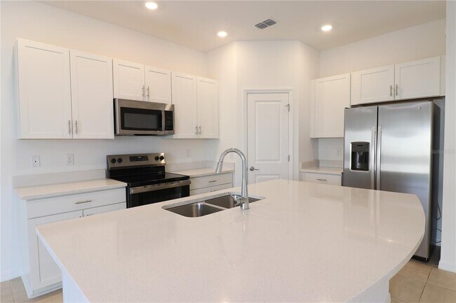 Building Photo - 2208 Paravane Wy