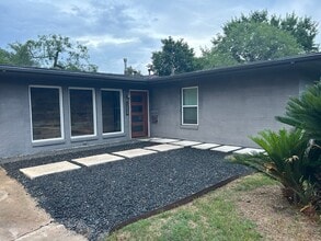 Building Photo - 139 Knibbe Ave