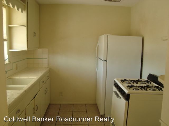 Building Photo - 73404-73406 Sun Valley Dr