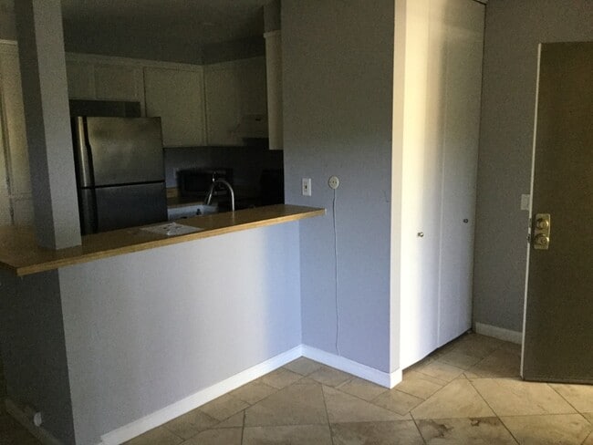 Foto del edificio - 151 W Glaucus St