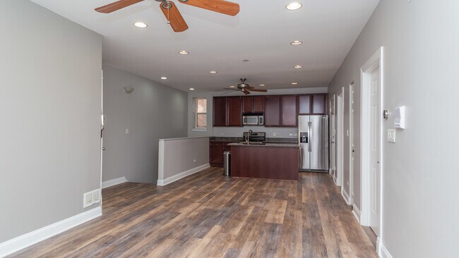 Foto del edificio - 6813 N Lakewood Ave