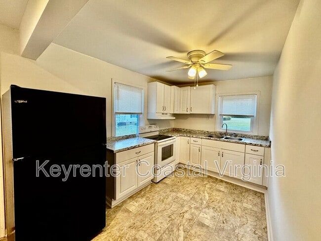 Building Photo - 14089 Alvin's Dr