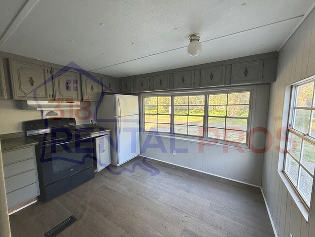 Building Photo - Main Street Mobile Home Community